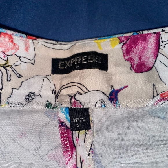 Express - Multi-color Floral Shorts - Picture 2 of 7